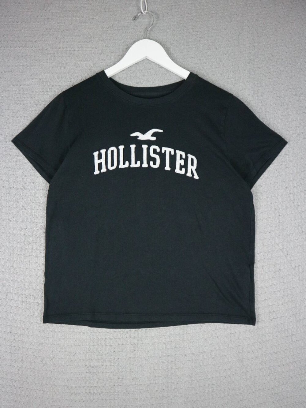 Hollister Spellout Logo Black Tee Womens Large California